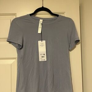 ALO Yoga Light Lavender Short Sleeve Crewneck Tee NWT